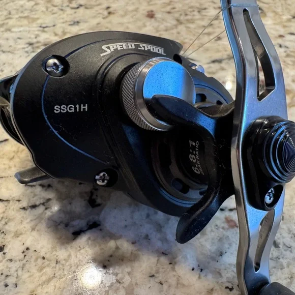 Lew's Speed Spool Baitcast Reel LFS - Right - 6:8:1SSG1H - Picture 6 of 8